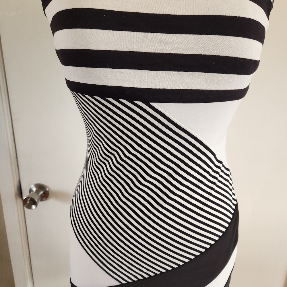 Joseph Ribkoff Black and White Striped Sheath Dress Size 6 - Picture 9 of 9
